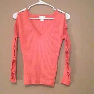 VENUS Open sleeves top.